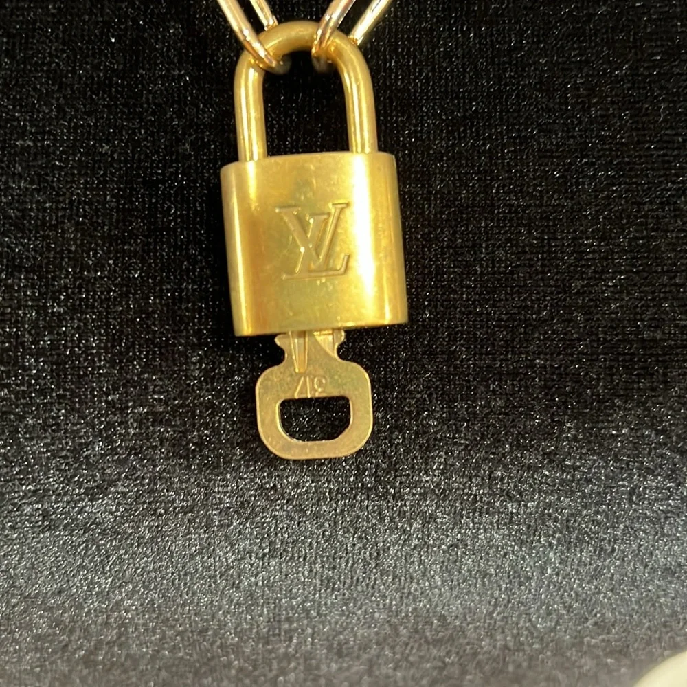 🧡Gold Chain Necklace with LV Lock Pendant 317 - Picture 3 of 14